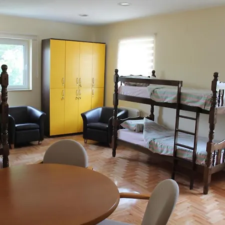 Teresianum Хостел Алексинац